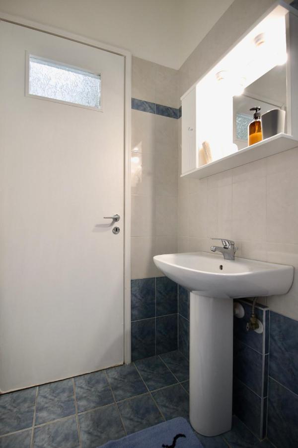 Holiday home μικρό της αγγελικής με αυλή και Parking Kalamata